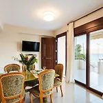 Armonia - Beachfront Majestic Retreat Dom wakacyjny Petalídhion