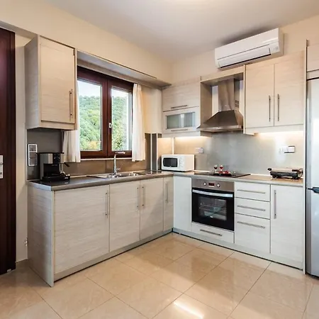 Armonia - Beachfront Majestic Retreat * Petalidi
