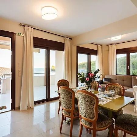 Armonia - Beachfront Majestic Retreat *