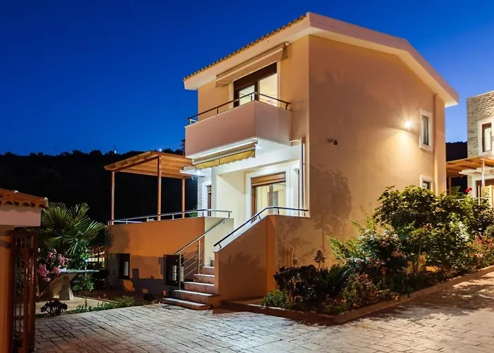 Armonia - Beachfront Majestic Retreat Hébergement de vacances Petalídhion