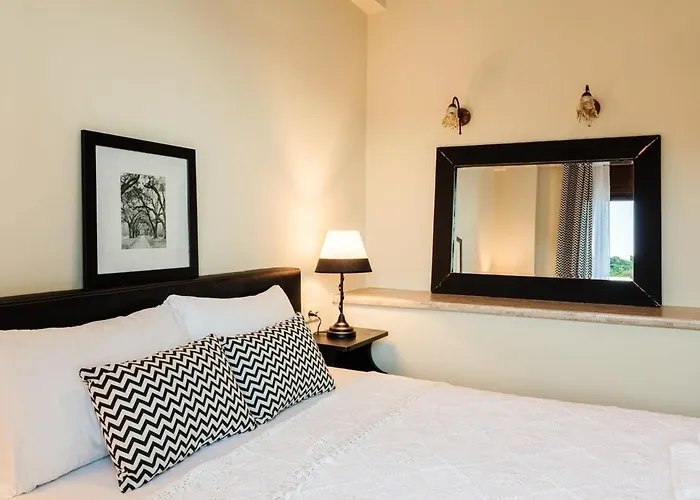 Armonia - Beachfront Majestic Retreat Πεταλίδι