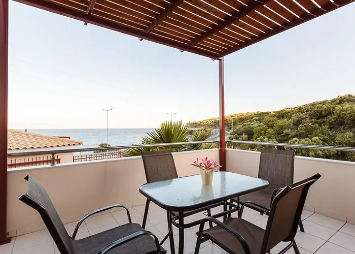 Armonia - Beachfront Majestic Retreat Σπίτι διακοπών Πεταλίδι