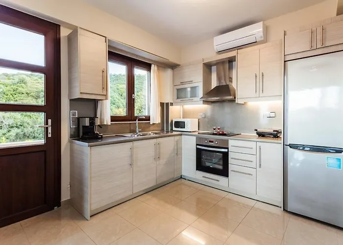 Armonia - Beachfront Majestic Retreat * Πεταλίδι