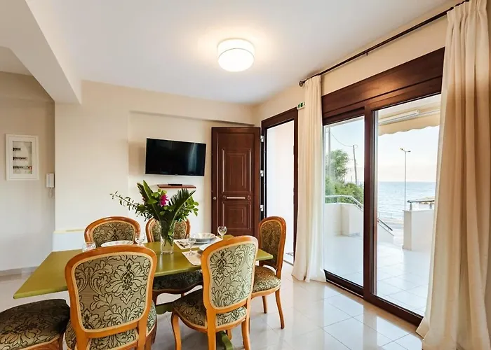 Armonia - Beachfront Majestic Retreat Hébergement de vacances Petalídhion