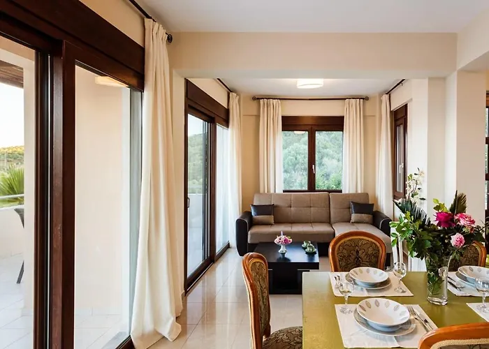 Armonia - Beachfront Majestic Retreat Πεταλίδι